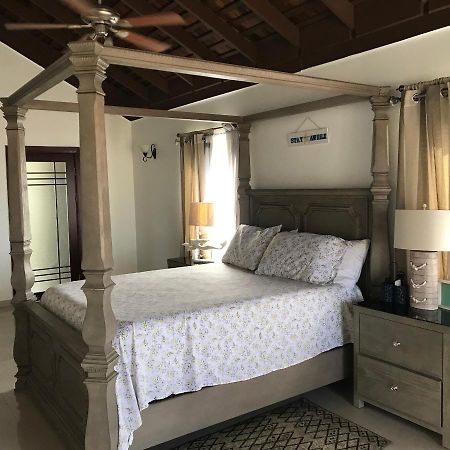 Alexanders Penthouse On The Beach Ocho Rios Exterior photo